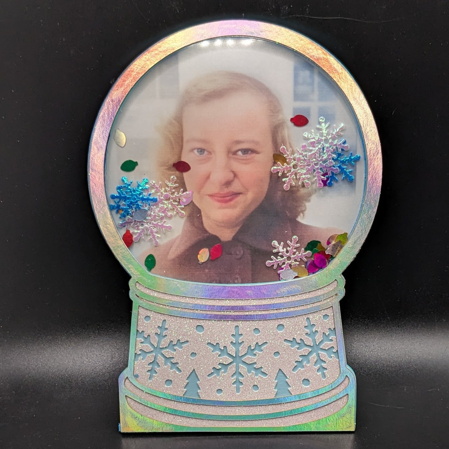 Frosty Memories: Personalize Your Winter Wonderland with Our Customizable Image Snowglobe Shaker Card! ❄️✨