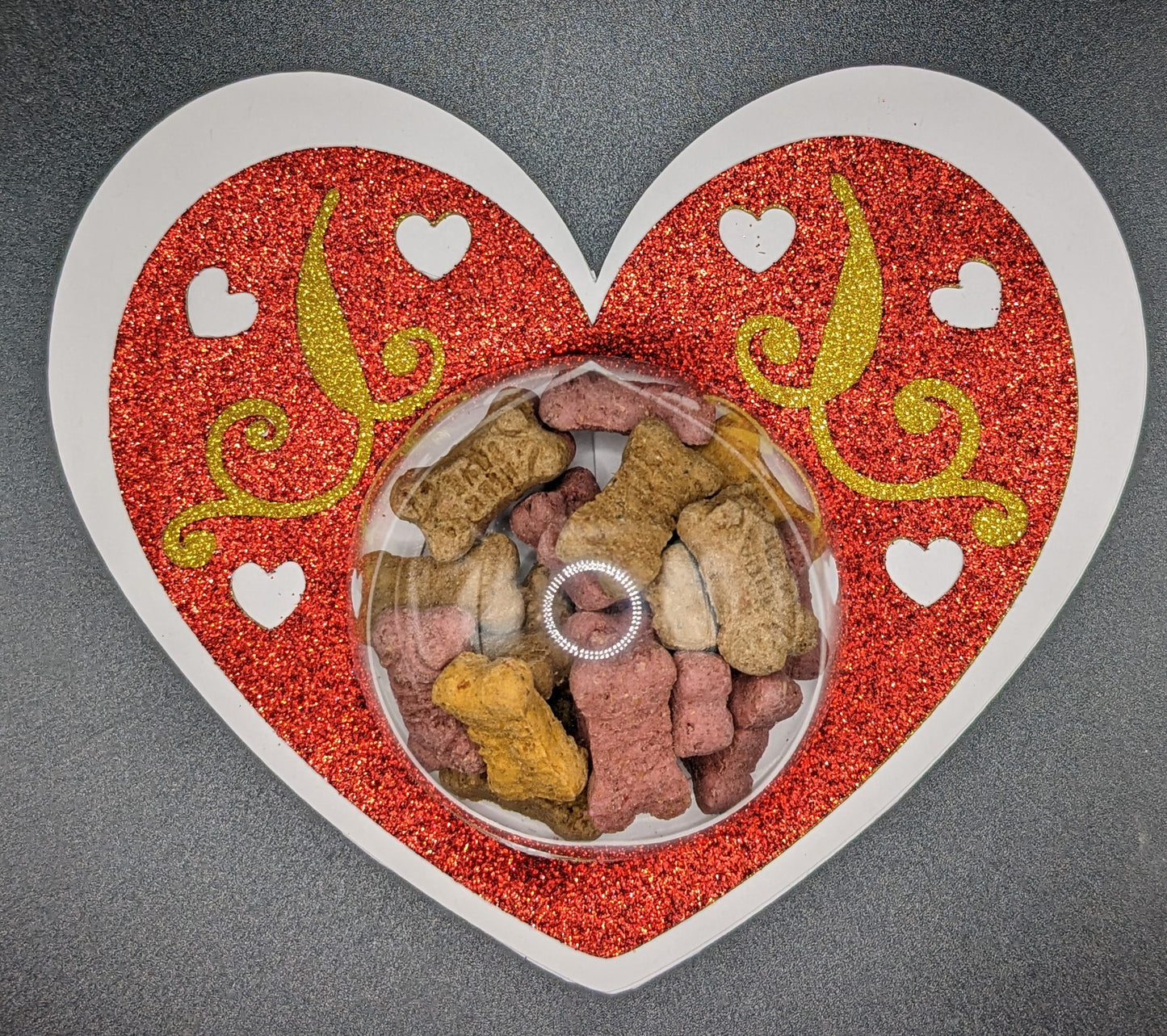 Refillable Gitter Heart Dome with Dog Treats